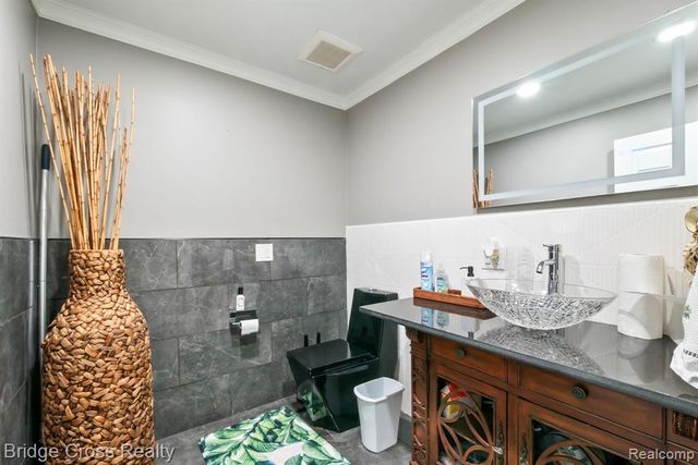 24459 Bloomington Court, Franklin, MI 48025