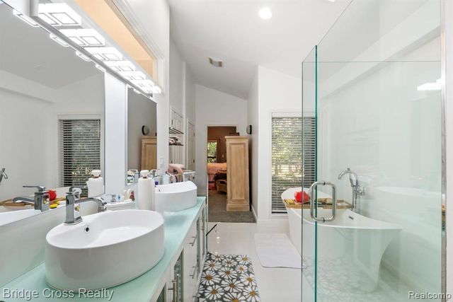 24459 Bloomington Court, Franklin, MI 48025