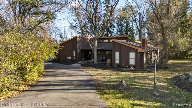 24459 Bloomington Court, Franklin, MI 48025