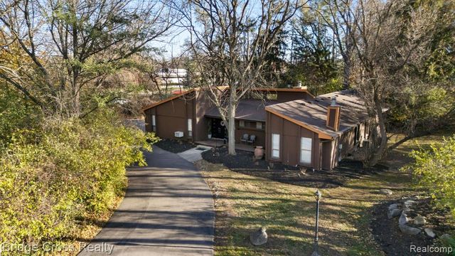 24459 Bloomington Court, Franklin, MI 48025