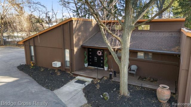 24459 Bloomington Court, Franklin, MI 48025
