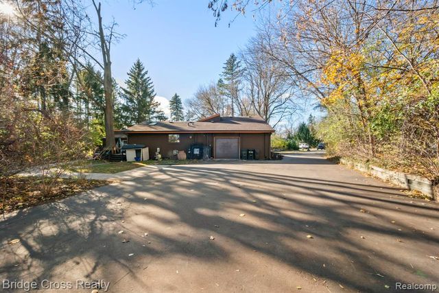 24459 Bloomington Court, Franklin, MI 48025