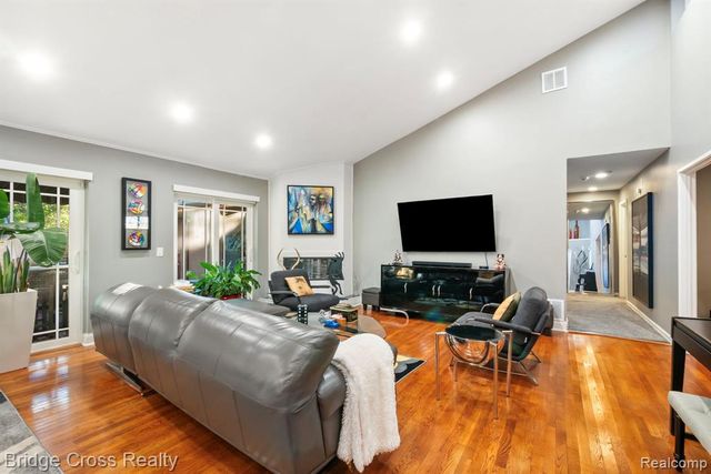 24459 Bloomington Court, Franklin, MI 48025