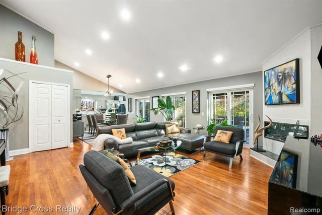 24459 Bloomington Court, Franklin, MI 48025