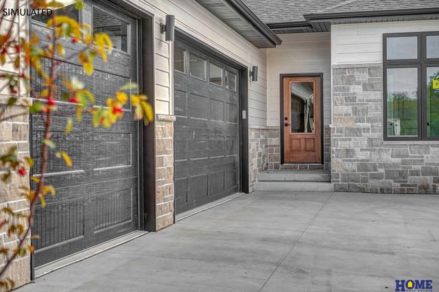 9215 Triana Lane, Lincoln, NE 68520