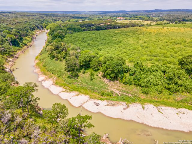 1806 Paradise Pkwy, Canyon Lake, TX 78133