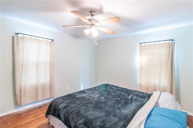 1211 N Cedar Crest Drive, Independence, MO 64056