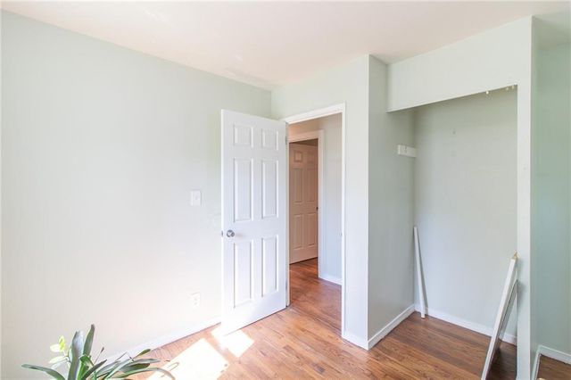 1211 N Cedar Crest Drive, Independence, MO 64056