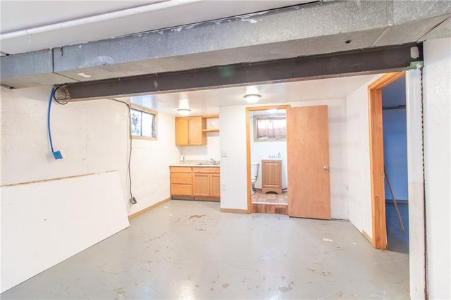 1211 N Cedar Crest Drive, Independence, MO 64056