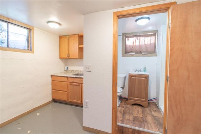 1211 N Cedar Crest Drive, Independence, MO 64056