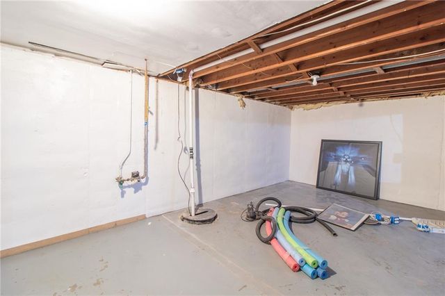 1211 N Cedar Crest Drive, Independence, MO 64056