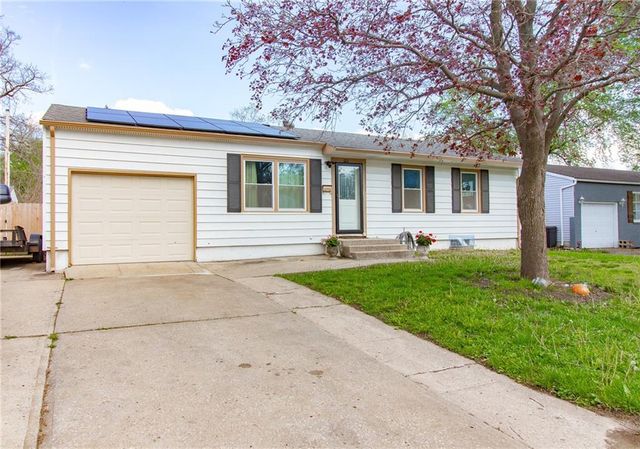 1211 N Cedar Crest Drive, Independence, MO 64056