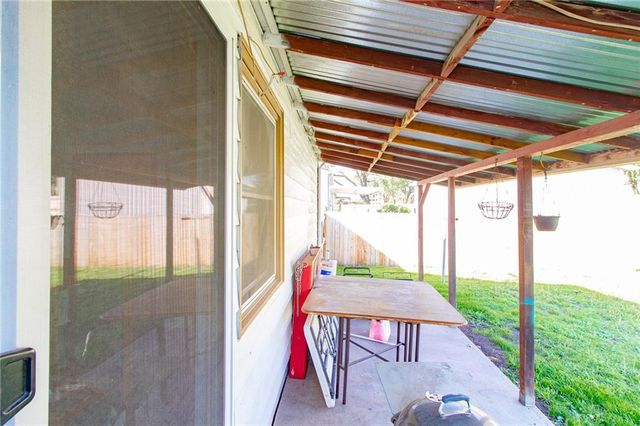 1211 N Cedar Crest Drive, Independence, MO 64056