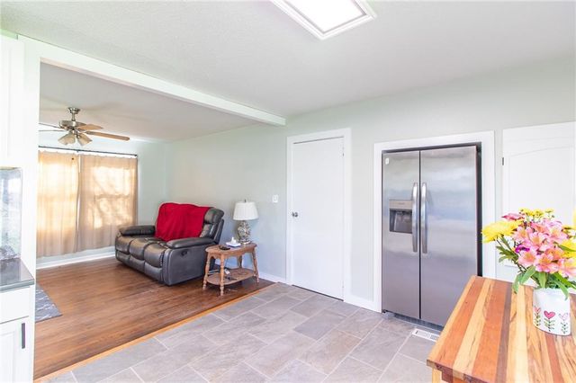 1211 N Cedar Crest Drive, Independence, MO 64056