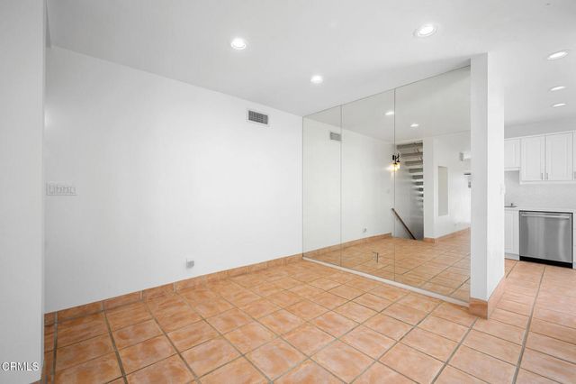 400 Monterey Road 16, Glendale, CA 91206