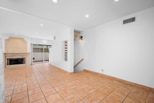 400 Monterey Road 16, Glendale, CA 91206