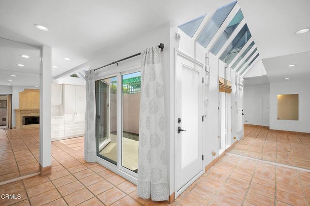400 Monterey Road 16, Glendale, CA 91206