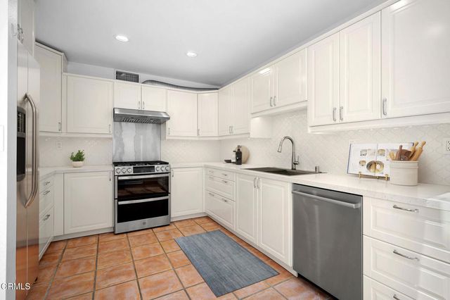 400 Monterey Road 16, Glendale, CA 91206