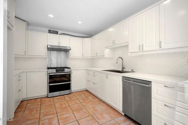 400 Monterey Road 16, Glendale, CA 91206