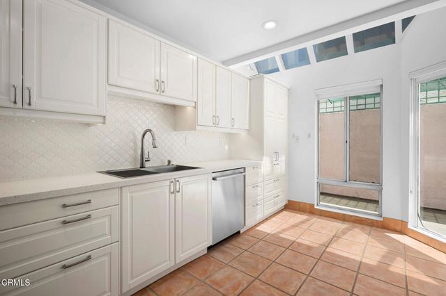 400 Monterey Road 16, Glendale, CA 91206