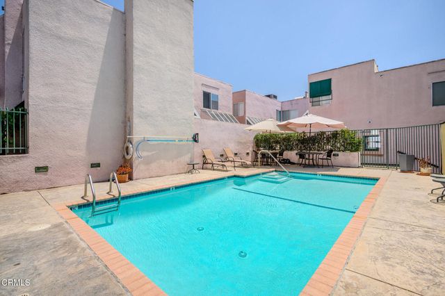 400 Monterey Road 16, Glendale, CA 91206