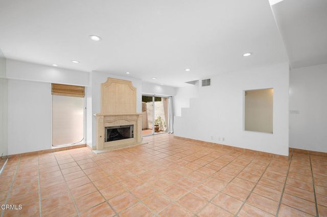 400 Monterey Road 16, Glendale, CA 91206