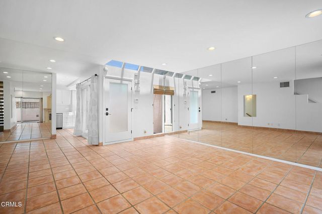 400 Monterey Road 16, Glendale, CA 91206