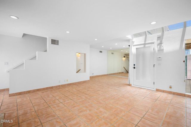 400 Monterey Road 16, Glendale, CA 91206