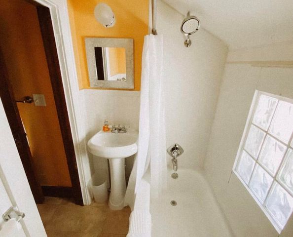 213 Clinton Avenue, Grand Haven City, MI 49417