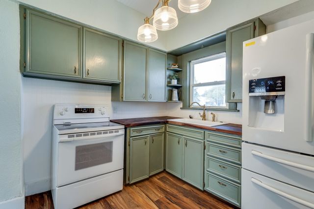 1944 Broadway Ave, Wichita, KS 67211