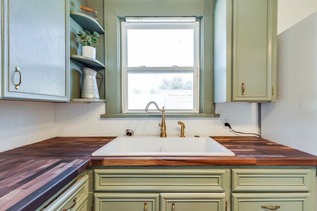 1944 Broadway Ave, Wichita, KS 67211