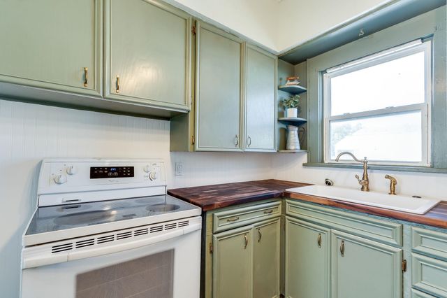 1944 Broadway Ave, Wichita, KS 67211