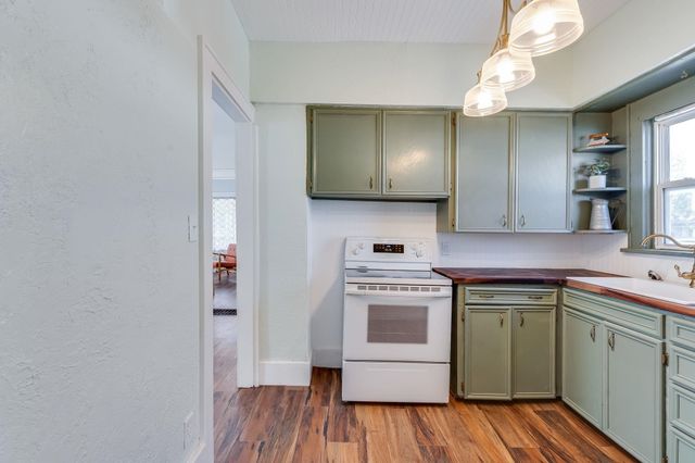 1944 Broadway Ave, Wichita, KS 67211