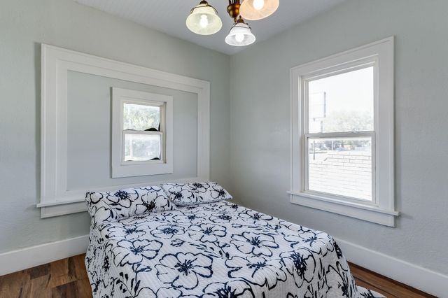 1944 Broadway Ave, Wichita, KS 67211