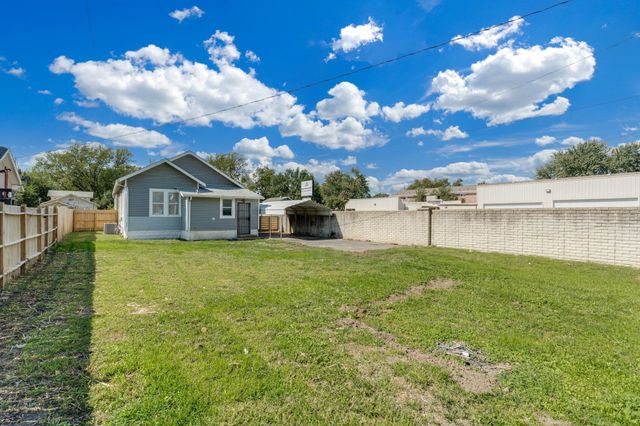 1944 Broadway Ave, Wichita, KS 67211