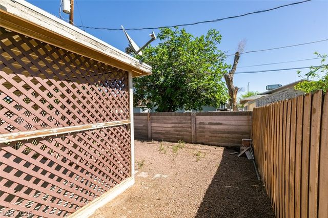 427 South Tonopah Drive, Las Vegas, NV 89106