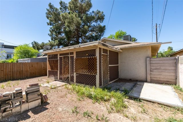 427 South Tonopah Drive, Las Vegas, NV 89106