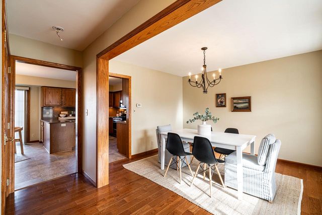 8850 W Lake Pointe CIRCLE, Franklin, WI 53132