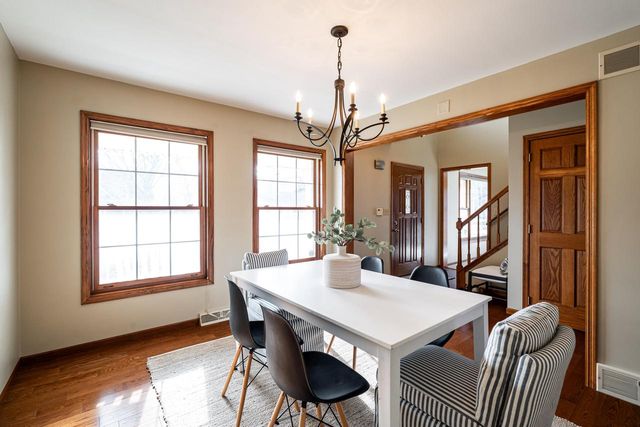 8850 W Lake Pointe CIRCLE, Franklin, WI 53132