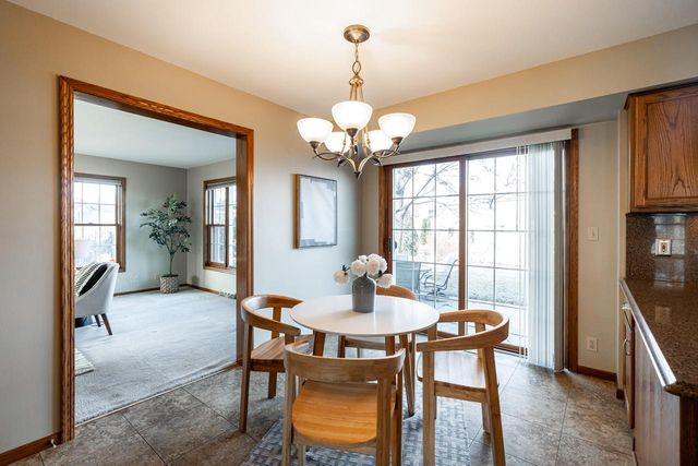 8850 W Lake Pointe CIRCLE, Franklin, WI 53132