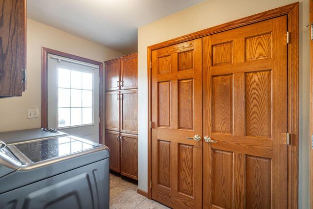 8850 W Lake Pointe CIRCLE, Franklin, WI 53132