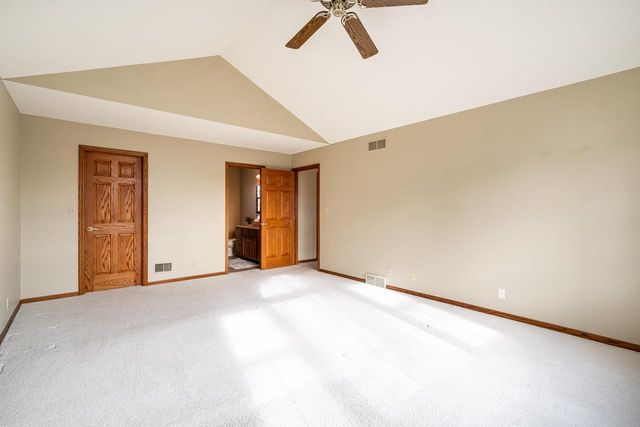 8850 W Lake Pointe CIRCLE, Franklin, WI 53132