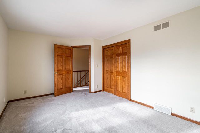 8850 W Lake Pointe CIRCLE, Franklin, WI 53132