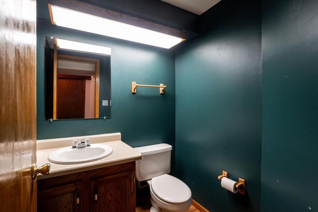 8850 W Lake Pointe CIRCLE, Franklin, WI 53132