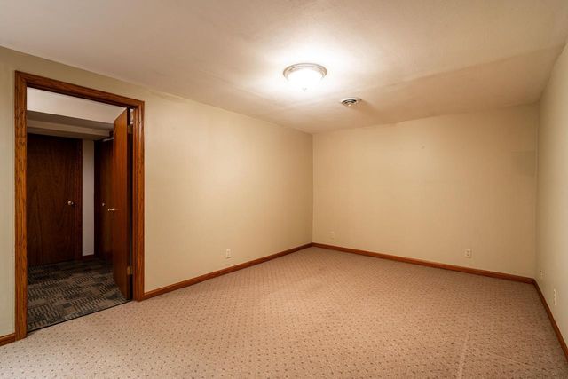 8850 W Lake Pointe CIRCLE, Franklin, WI 53132