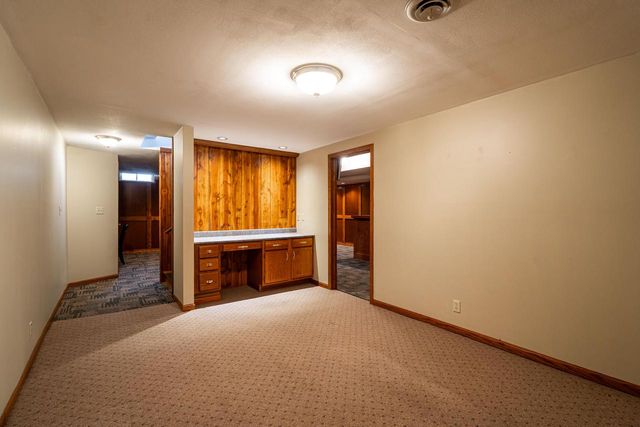 8850 W Lake Pointe CIRCLE, Franklin, WI 53132