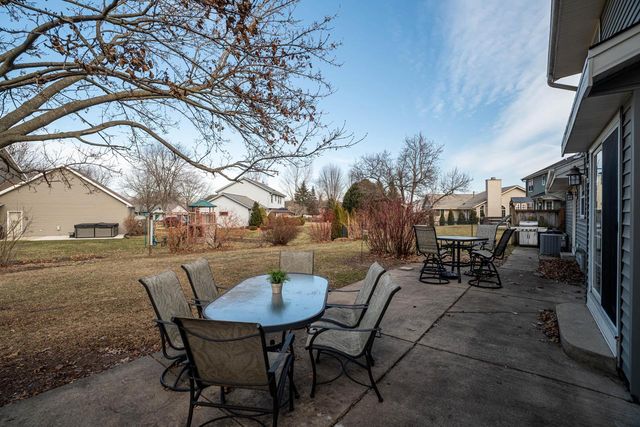 8850 W Lake Pointe CIRCLE, Franklin, WI 53132