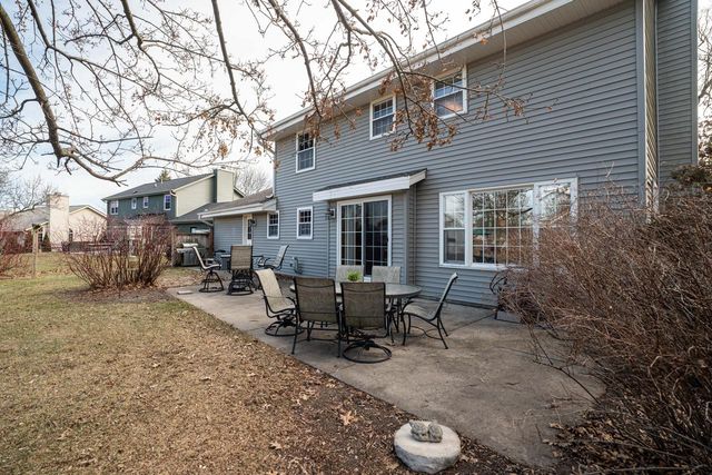 8850 W Lake Pointe CIRCLE, Franklin, WI 53132