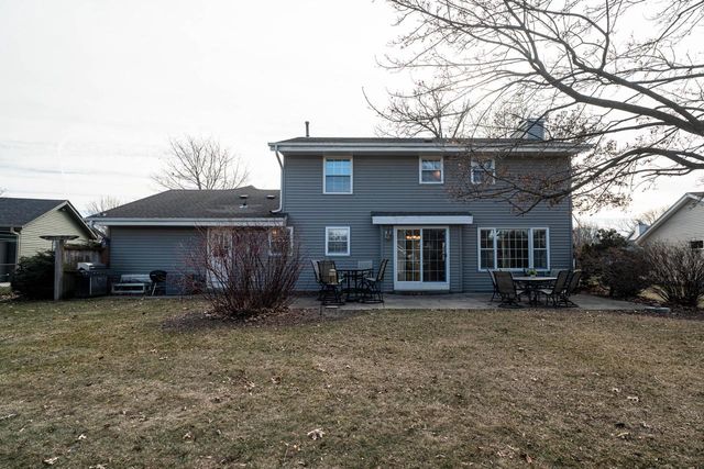 8850 W Lake Pointe CIRCLE, Franklin, WI 53132