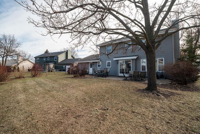 8850 W Lake Pointe CIRCLE, Franklin, WI 53132